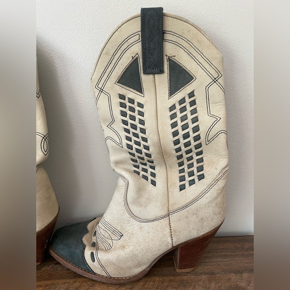 Beautiful Vintage 1980s Cream and Black Zodiac Boots - Picture 4 of 8